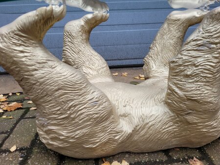 Unieke glazen tafel met bronzen beer