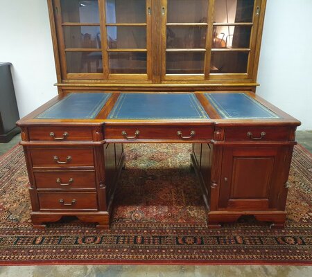 Antiek Chesterfield partnerdesk bureau