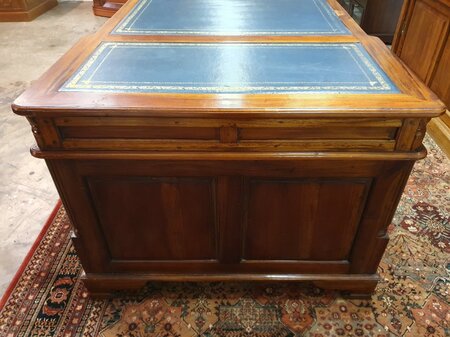 Antiek Chesterfield partnerdesk bureau