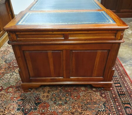 Antiek Chesterfield partnerdesk bureau
