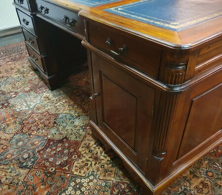 Antiek Chesterfield partnerdesk bureau
