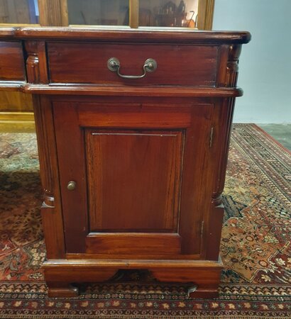 Antiek Chesterfield partnerdesk bureau