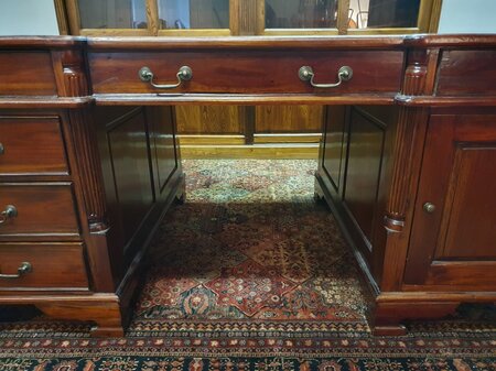 Antiek Chesterfield partnerdesk bureau
