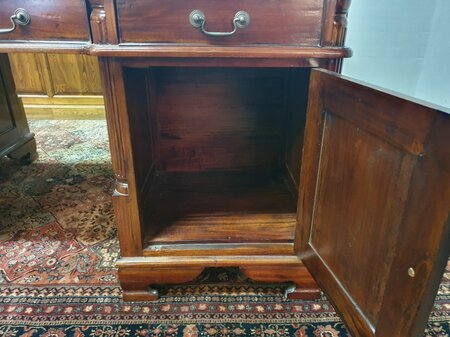 Antiek Chesterfield partnerdesk bureau