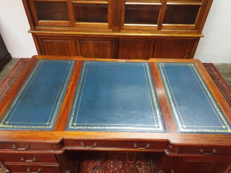 Antiek Chesterfield partnerdesk bureau