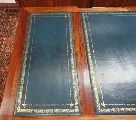 Antiek Chesterfield partnerdesk bureau
