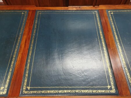 Antiek Chesterfield partnerdesk bureau