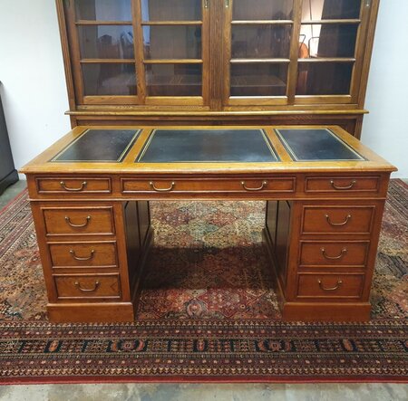 Klassiek eiken bureau met lederen blad #6