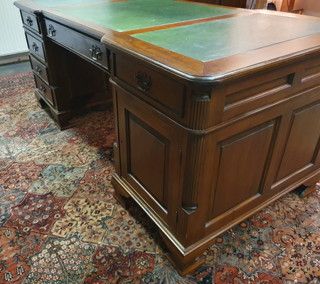 Antiek Klassiek bureau