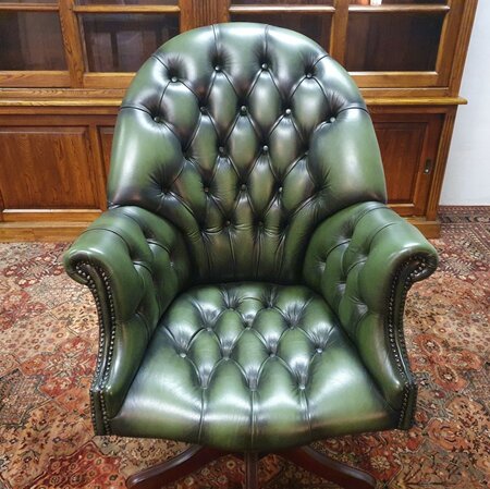 Antieke Chesterfield Director chair bureaustoel donkergroen
