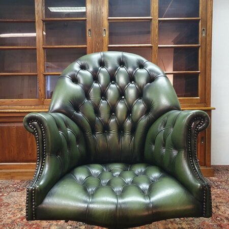 Antieke Chesterfield Director chair bureaustoel donkergroen