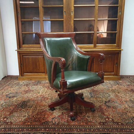 Engelse Chesterfield bureaustoel