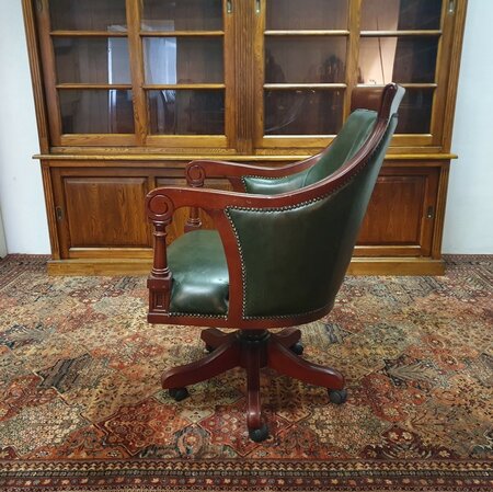 Engelse Chesterfield bureaustoel