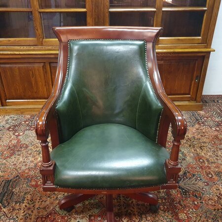 Engelse Chesterfield bureaustoel