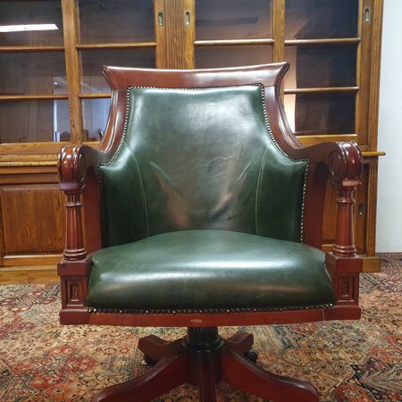 Engelse Chesterfield bureaustoel