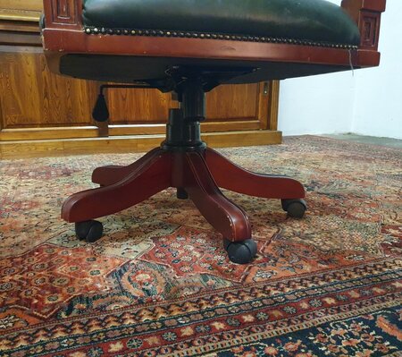 Engelse Chesterfield bureaustoel