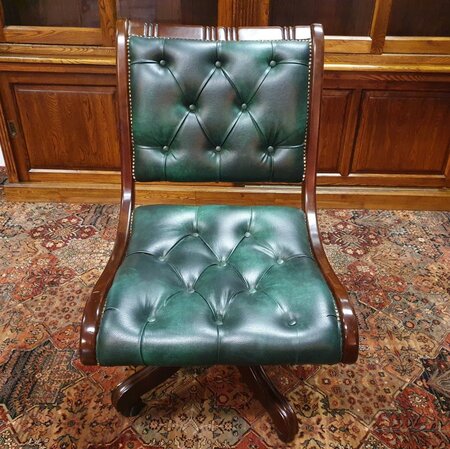 Antieke Chesterfield bureaustoel Donkergroen