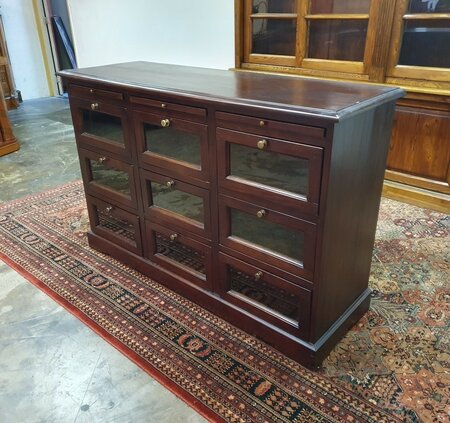 Klassiek mahonie dressoir