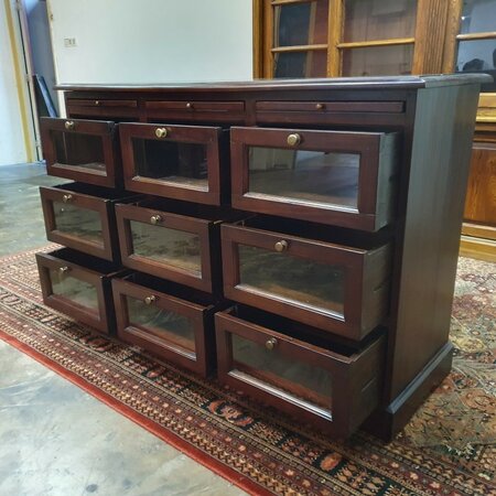 Klassiek mahonie dressoir