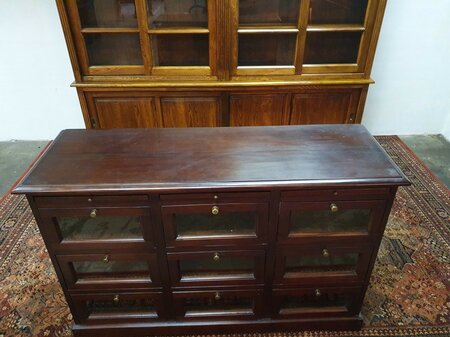 Klassiek mahonie dressoir