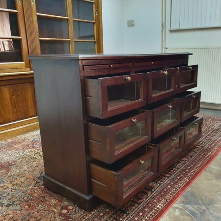 Klassiek mahonie dressoir