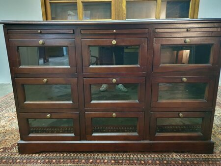 Klassiek mahonie dressoir