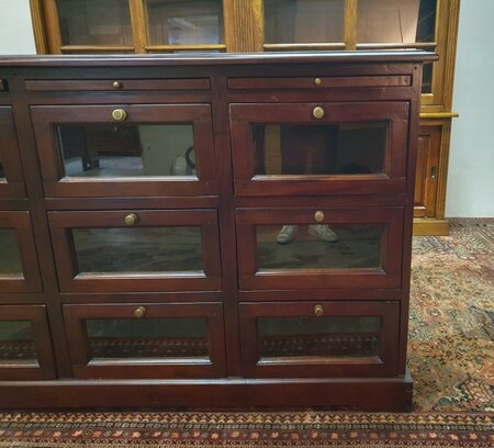 Klassiek mahonie dressoir