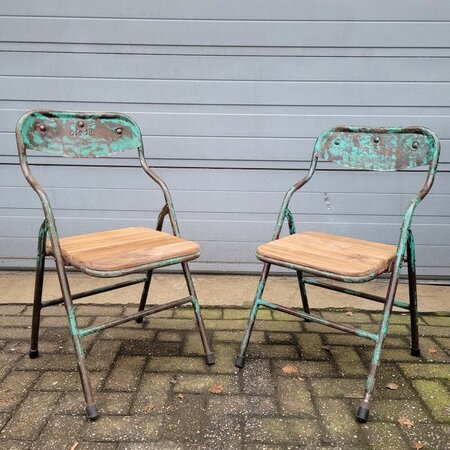 Metalen klapstoel met patina