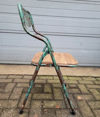 Metalen klapstoel met patina