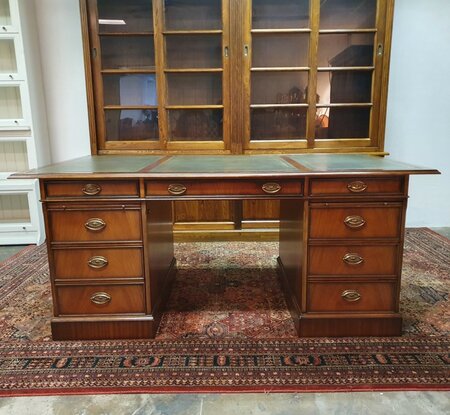 Klassiek Heldense mahonie bureau met lederen blad