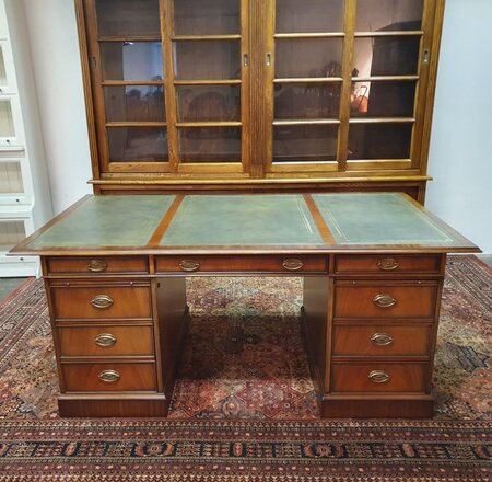 Klassiek Heldense mahonie bureau met lederen blad