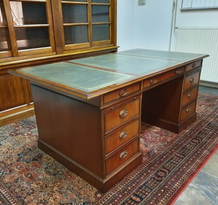 Klassiek Heldense mahonie bureau met lederen blad