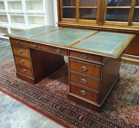 Klassiek Heldense mahonie bureau met lederen blad