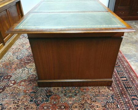 Klassiek Heldense mahonie bureau met lederen blad