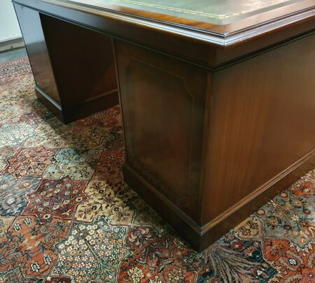 Klassiek Heldense mahonie bureau met lederen blad