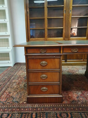 Klassiek Heldense mahonie bureau met lederen blad