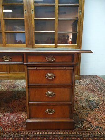 Klassiek Heldense mahonie bureau met lederen blad