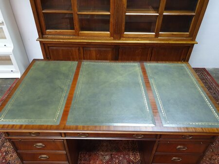 Klassiek Heldense mahonie bureau met lederen blad