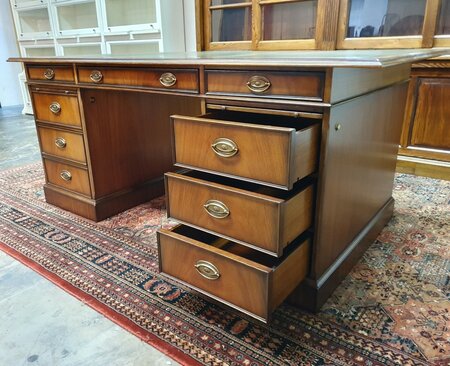 Klassiek Heldense mahonie bureau met lederen blad