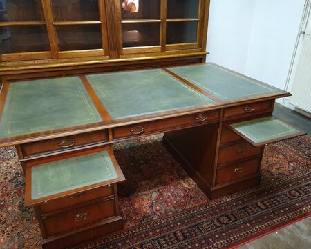 Klassiek Heldense mahonie bureau met lederen blad