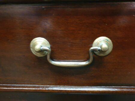 Engels mahonie bureau met lederen blad