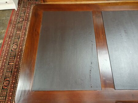 Engels mahonie bureau met lederen blad