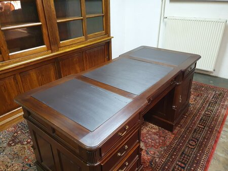 Engels mahonie bureau met lederen blad