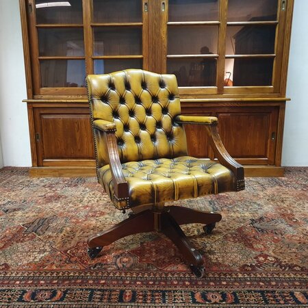 Antieke Chesterfield Gainsborough bureaustoel