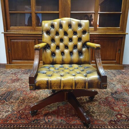 Antieke Chesterfield Gainsborough bureaustoel