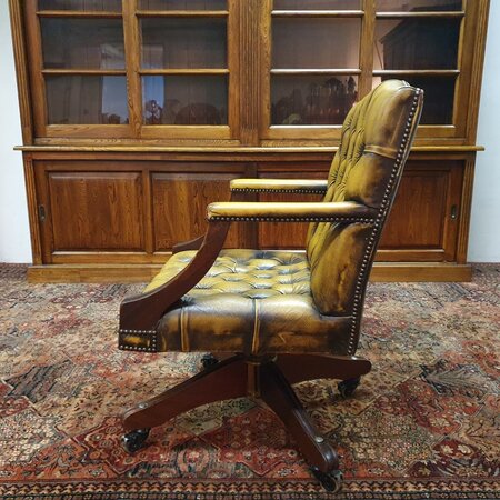 Antieke Chesterfield Gainsborough bureaustoel