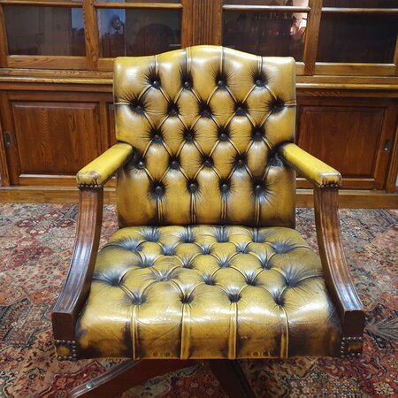 Antieke Chesterfield Gainsborough bureaustoel