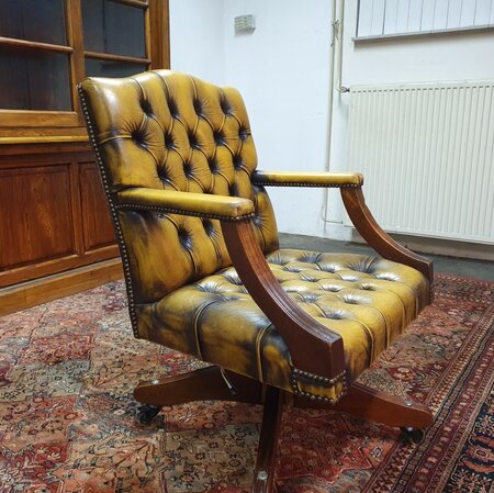 Antieke Chesterfield Gainsborough bureaustoel