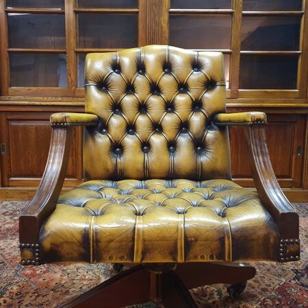 Antieke Chesterfield Gainsborough bureaustoel
