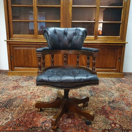 Antieke Chesterfield Captain chair bureaustoel zwart